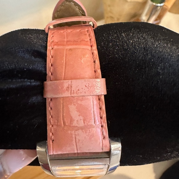 Diamond Classic Fendi Vintage Stainless Mother-of-Pearl Leather Watch Good Con - Picture 4 of 11